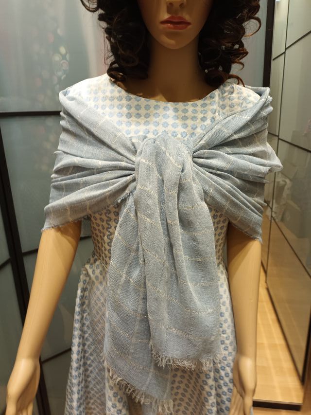 Vestido de fiesta azul y blanco