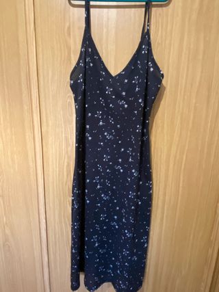 Vestido negro con estampado floral