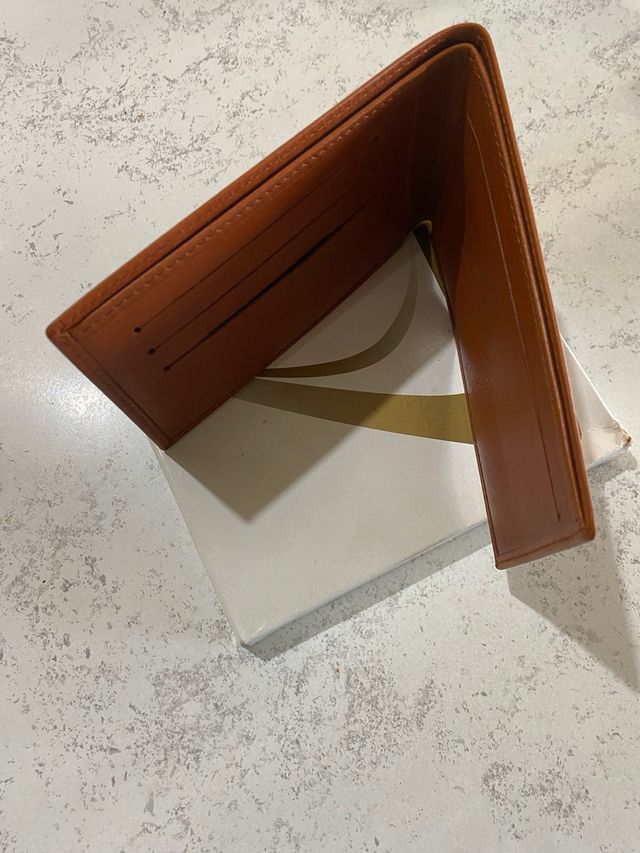 Carteira de pele para notas e cartões