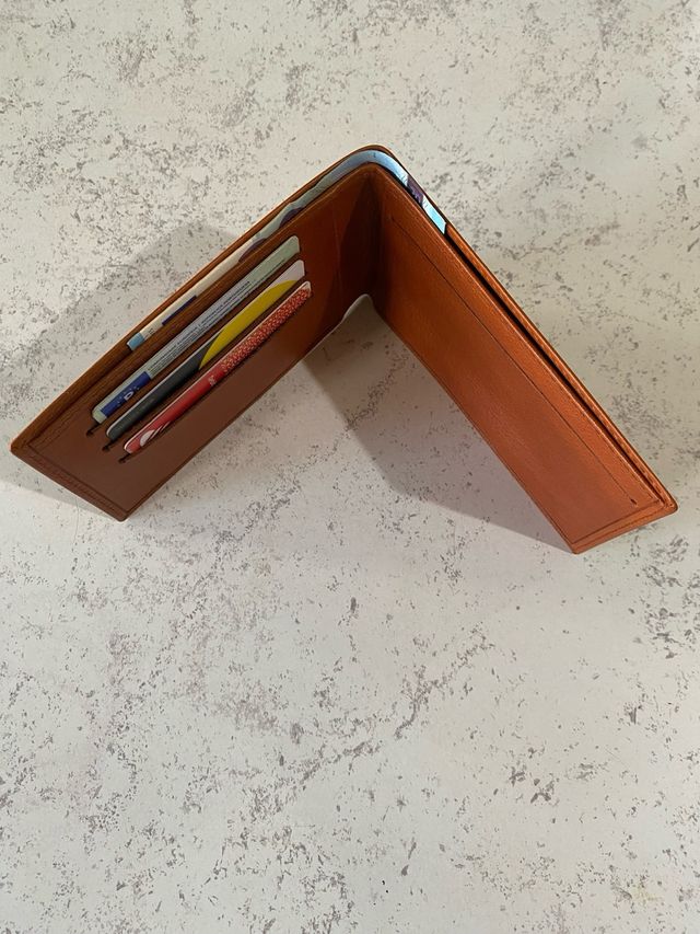 Carteira de pele para notas e cartões