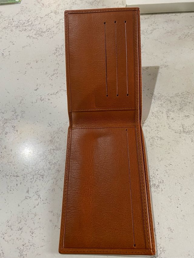 Carteira de pele para notas e cartões