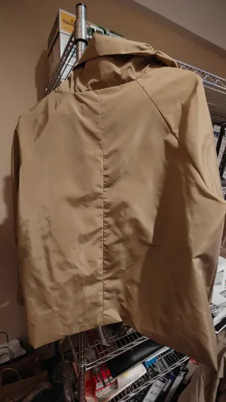 Gabardina corta beige