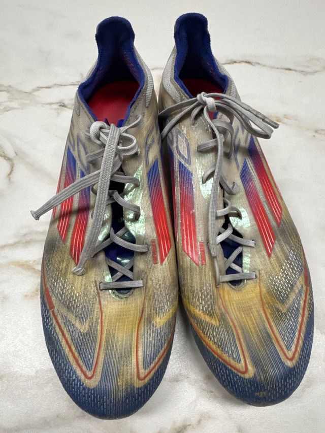 Botas de fútbol talla 8.5