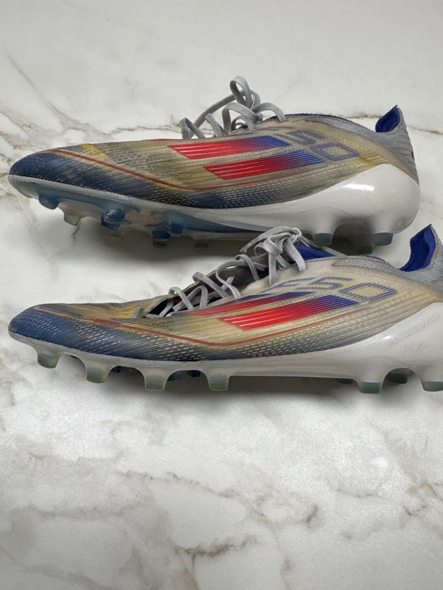 Botas de fútbol talla 8.5