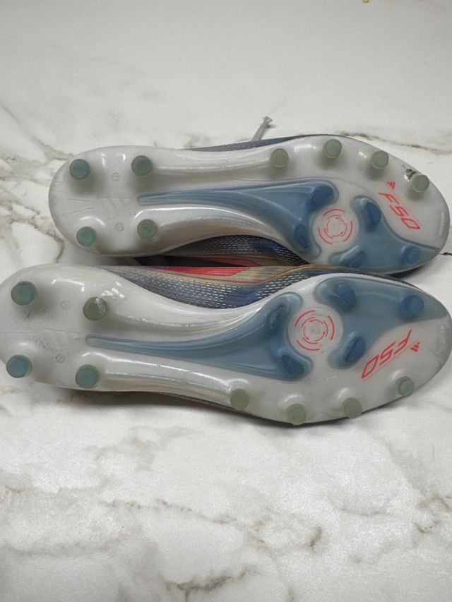 Botas de fútbol talla 8.5