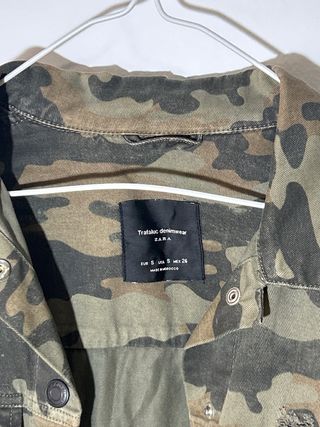Chaqueta larga camuflaje Zara