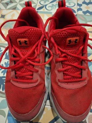 Deportivas Under Armour Rojas