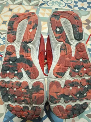 Deportivas Under Armour Rojas