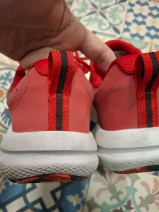 Deportivas Under Armour Rojas