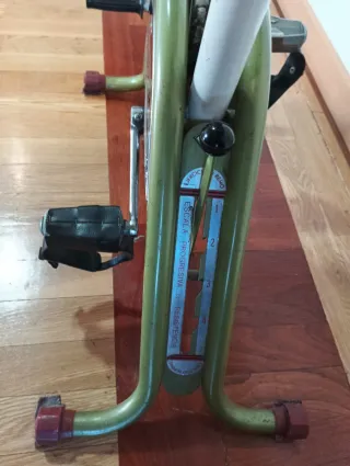 Bicicleta Estática Roja y Verde Con función Remo