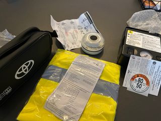 Baliza V16 y compresor aire coche