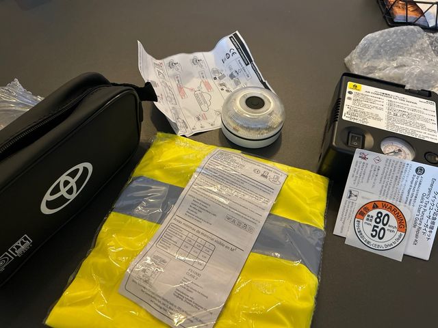 Baliza V16 y compresor aire coche