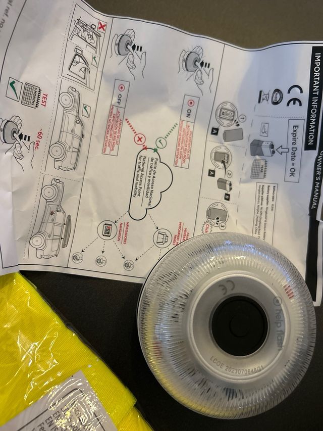 Baliza V16 y compresor aire coche