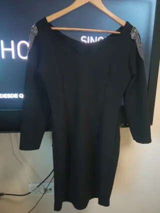 Vestido negro de fiesta pedrería