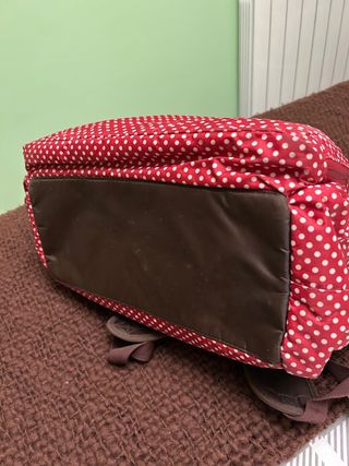 Bolsa de lunares roja con varios departamentos