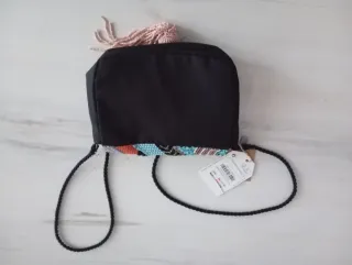 Bolso de mano con abalorios