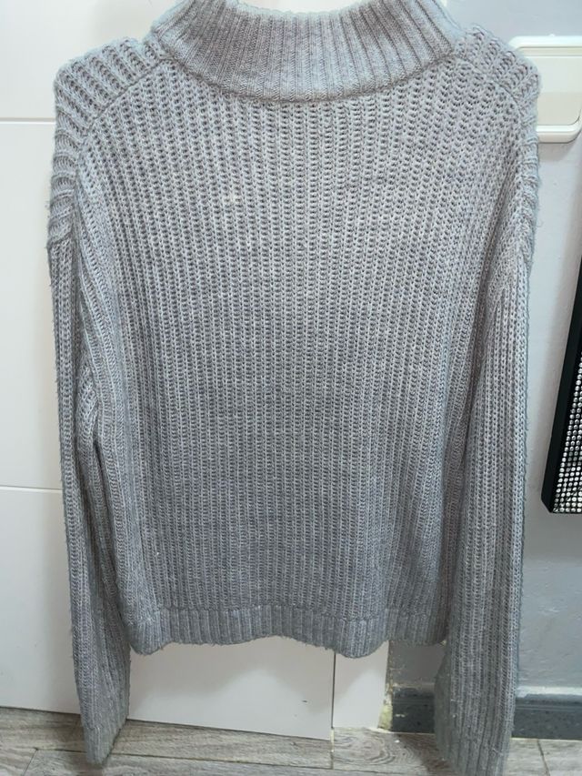 Jersey gris de punto cuello alto