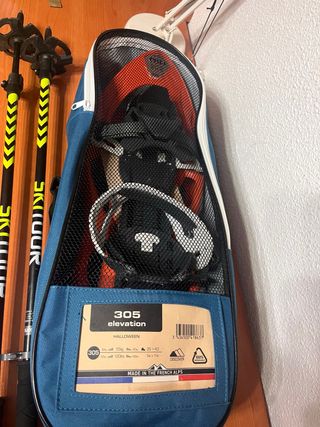 Raquetas de nieve y bastones de esquí