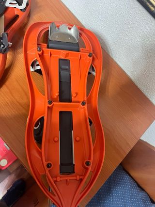 Raquetas de nieve y bastones de esquí