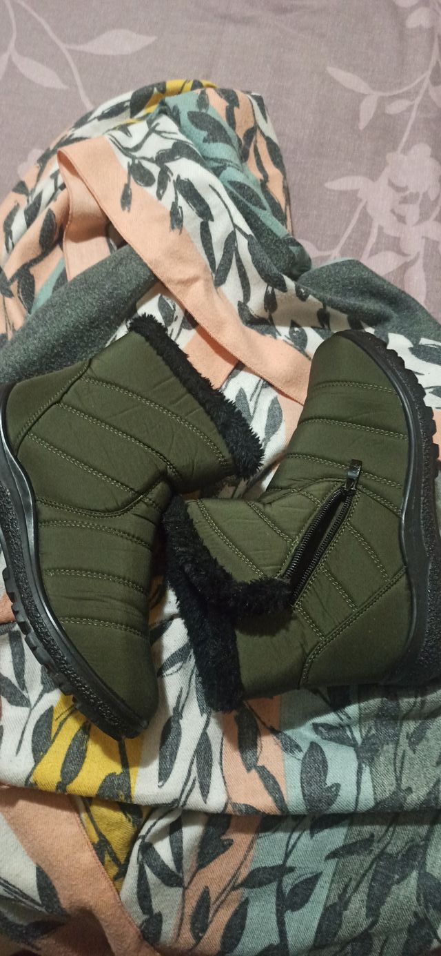 Botas verdes acolchadas con cremallera