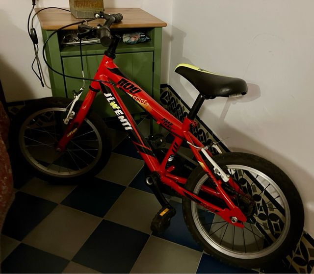 Bicicleta infantil roja 4-6 años