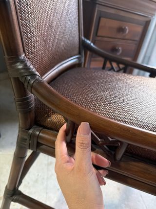 Silla de bambú y mimbre marrón