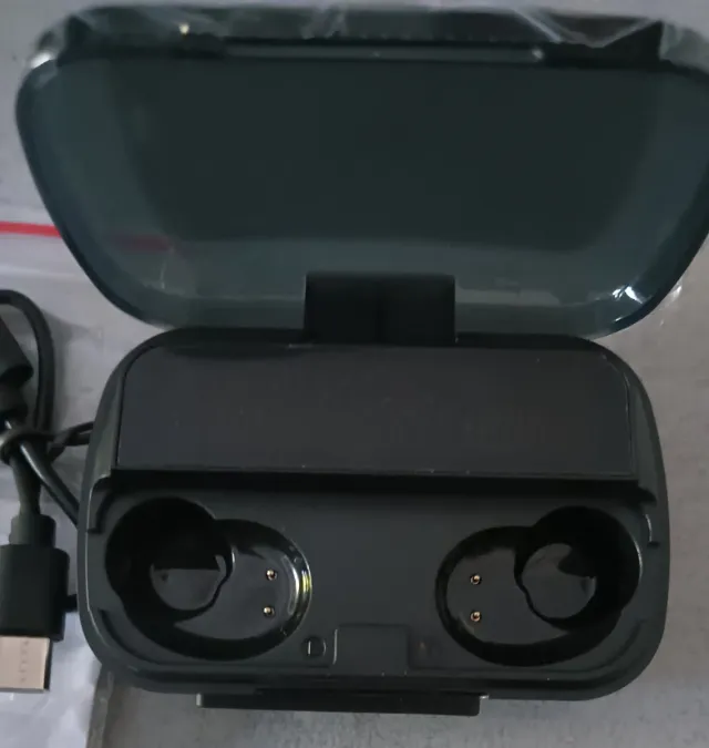 Fones de Ouvido Bluetooth M10 TWS Pretos