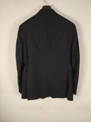 Completo elegante uomo gessato blu scuro