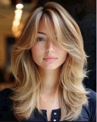 Preciosa peluca rubia a capas