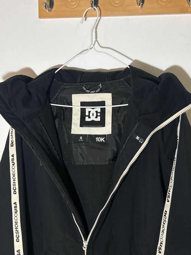 Chaqueta DC Shoes Negra con Logo
