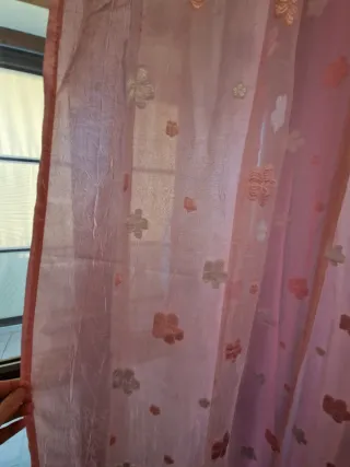 Tenda rosa con fiori