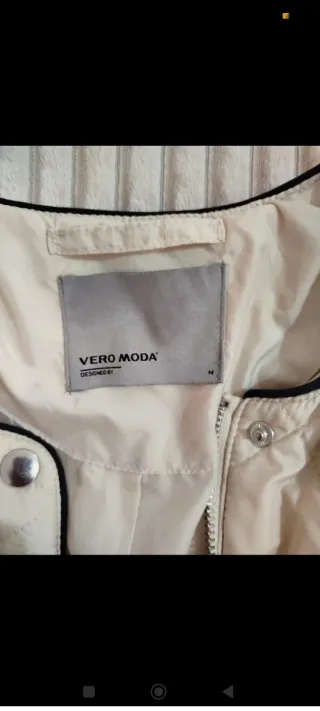 Chaqueta acolchada Vero Moda beige