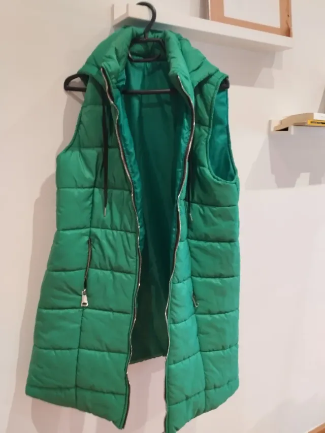 Chaleco largo verde con capucha Talla M