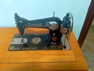 Máquina de coser Singer con mueble