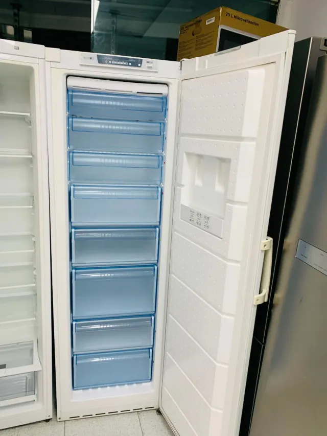 Conjunto Congelador Vertical y Solo Nevera