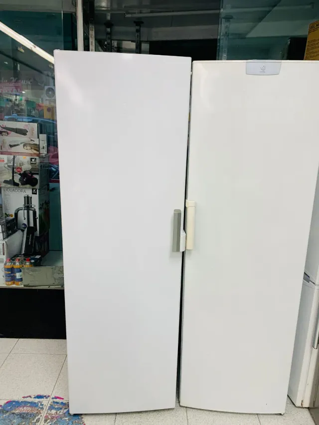 Conjunto Congelador Vertical y Solo Nevera