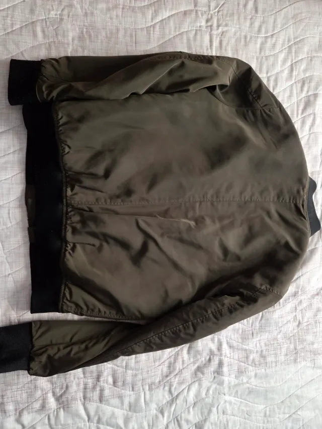 Bomber Zara verde y negro