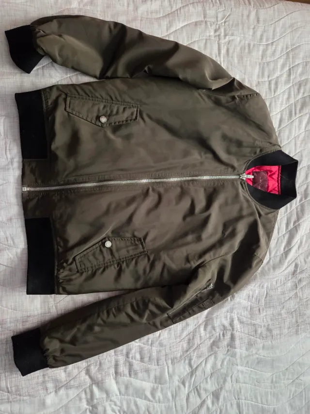 Bomber Zara verde y negro