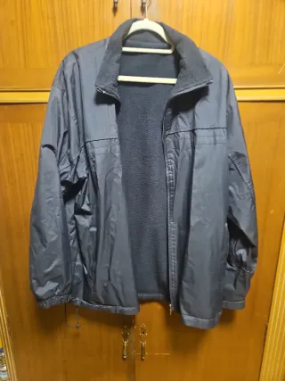 Chaqueta impermeable forrada