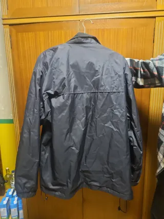 Chaqueta impermeable forrada