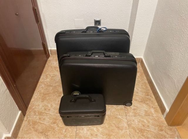 Juego de 2 Maletas Negras y Neceser