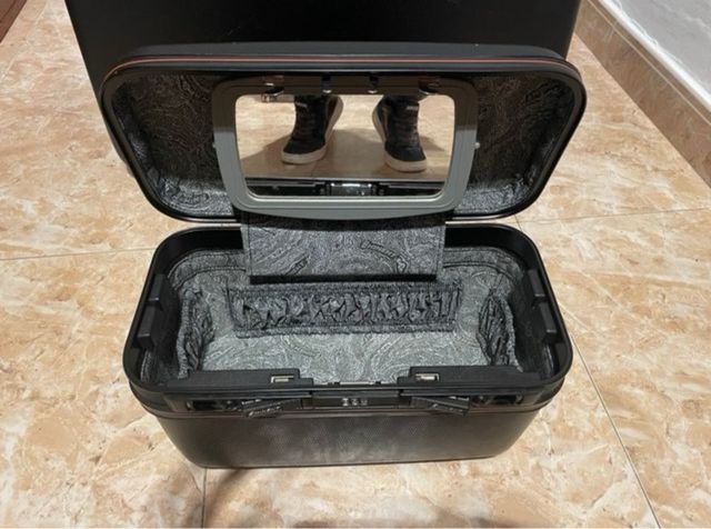 Juego de 2 Maletas Negras y Neceser