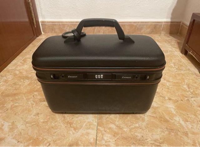 Juego de 2 Maletas Negras y Neceser