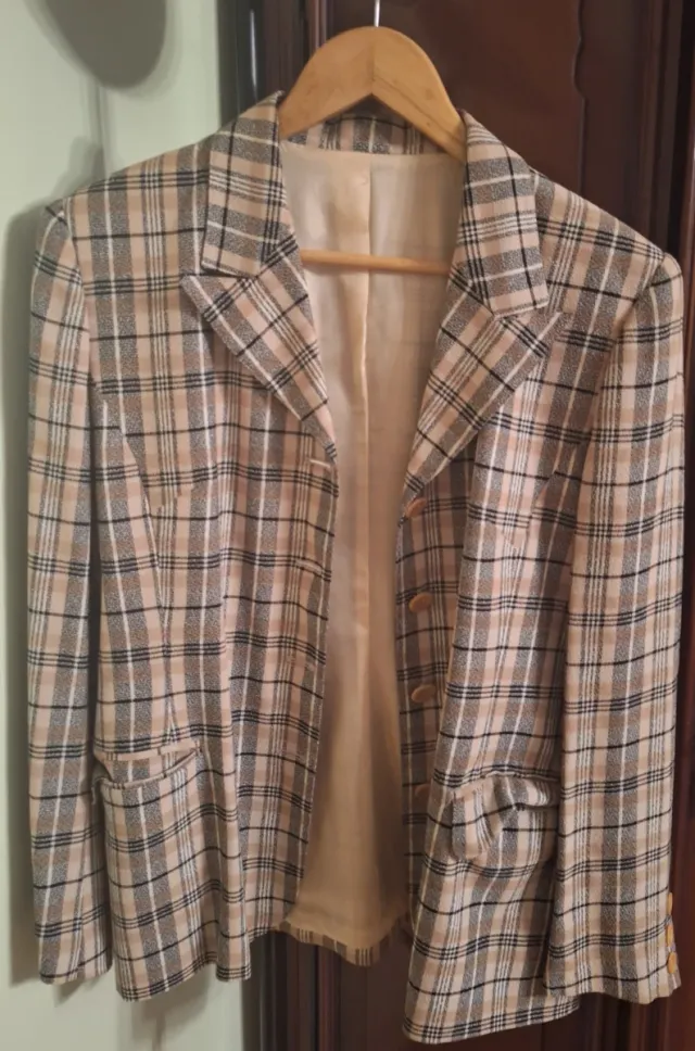 Americana cuadros beige y negra