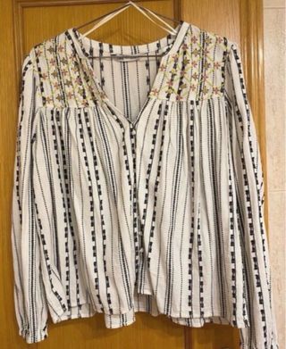 Blusa blanca bordada