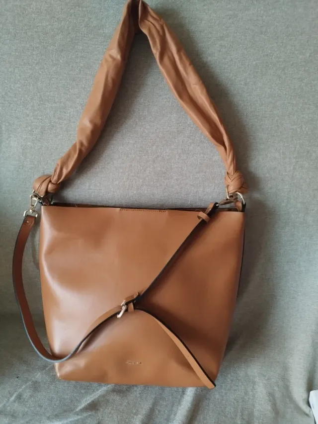 Bolso grande marrón con bolsillo