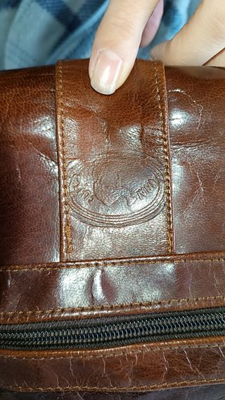 Bolso de mano de cuero marrón