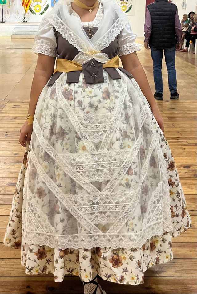 Traje de huertana falda y justillo (fallera).