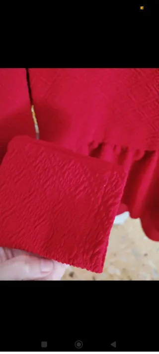 Sudadera roja con volantes