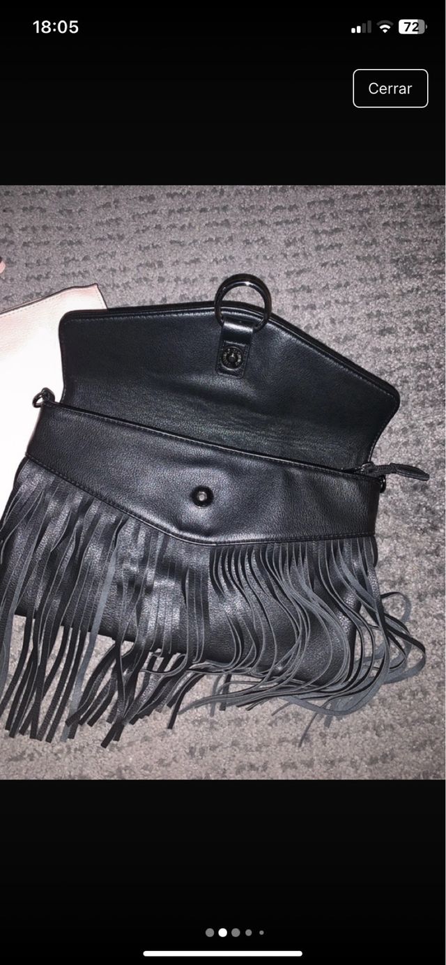 Bolsos rosa y negro con flecos